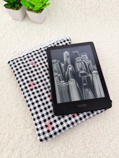 B/W Pink Bows - Kindle Sleeve